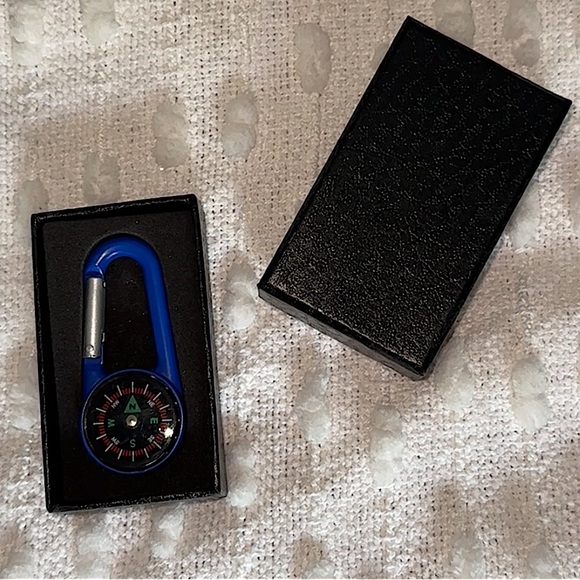 ɴᴡᴛ Compass Carabiner w/ Box🧭🧗🏽 - Picture 3 of 4